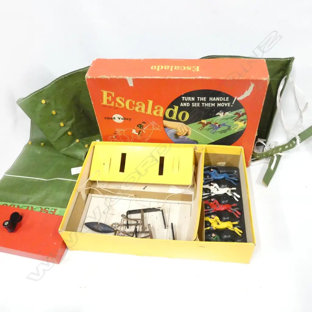 CHAD VALLEY ESCALDO ACTION HORSE RACING GAME - IN ORIGINAL BOX Image 1++